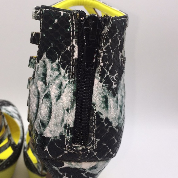 Qupid Women’s Platform Green Faux Snakeskin 5.5 in Heels Size 8 - Picture 8 of 16